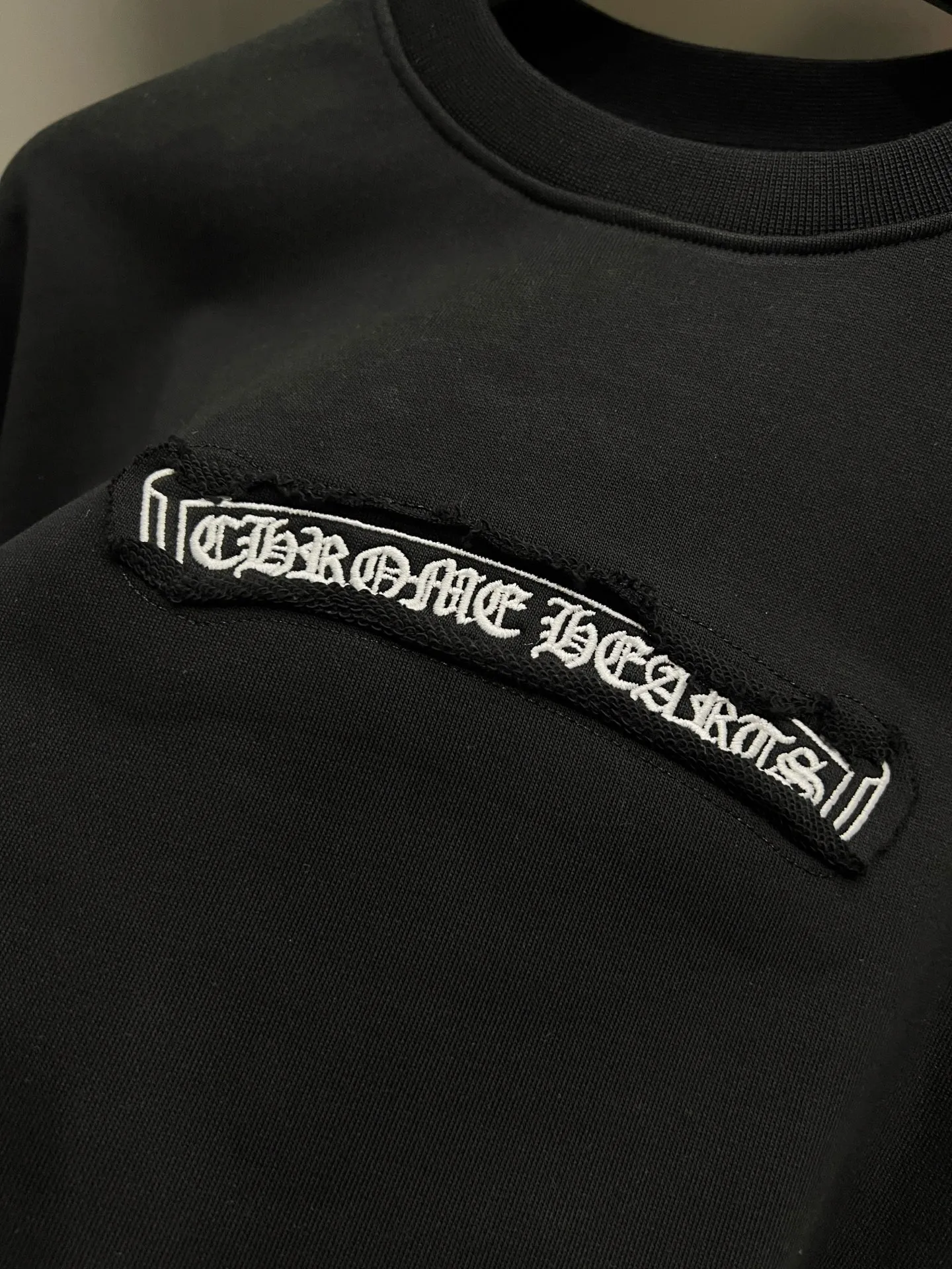 🅿️290 CH Crow 2025 autumn and winter new round neck long-sleeved sweatshirt, horseshoe Sanskrit letters + cross three-dimensional embroidery process, the real thing is great🔥Same style for men and women, loose version, size S M L XL XXL five sizes black white